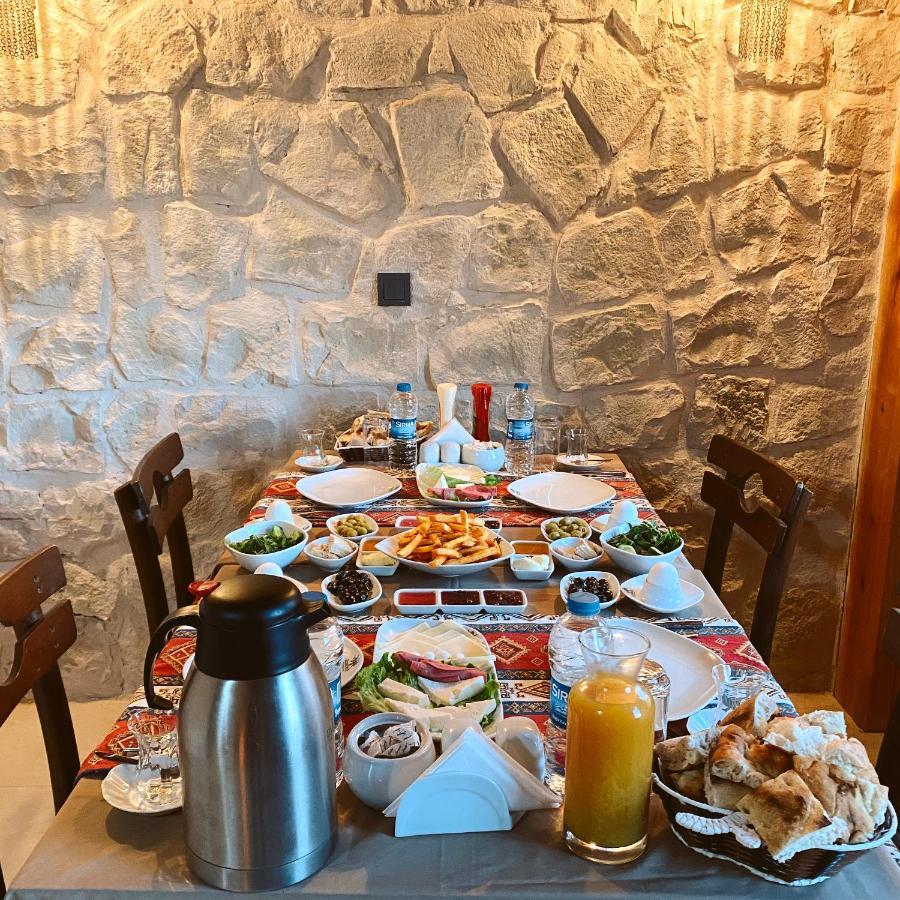 Anatelein Cave Hotel Ючхисар Екстериор снимка