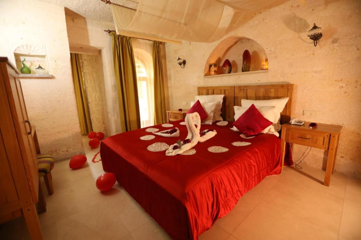 Anatelein Cave Hotel Ючхисар Екстериор снимка
