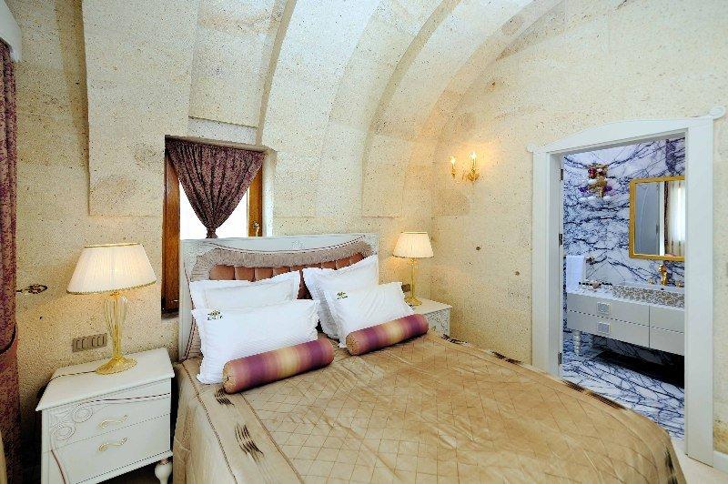 Anatelein Cave Hotel Ючхисар Екстериор снимка