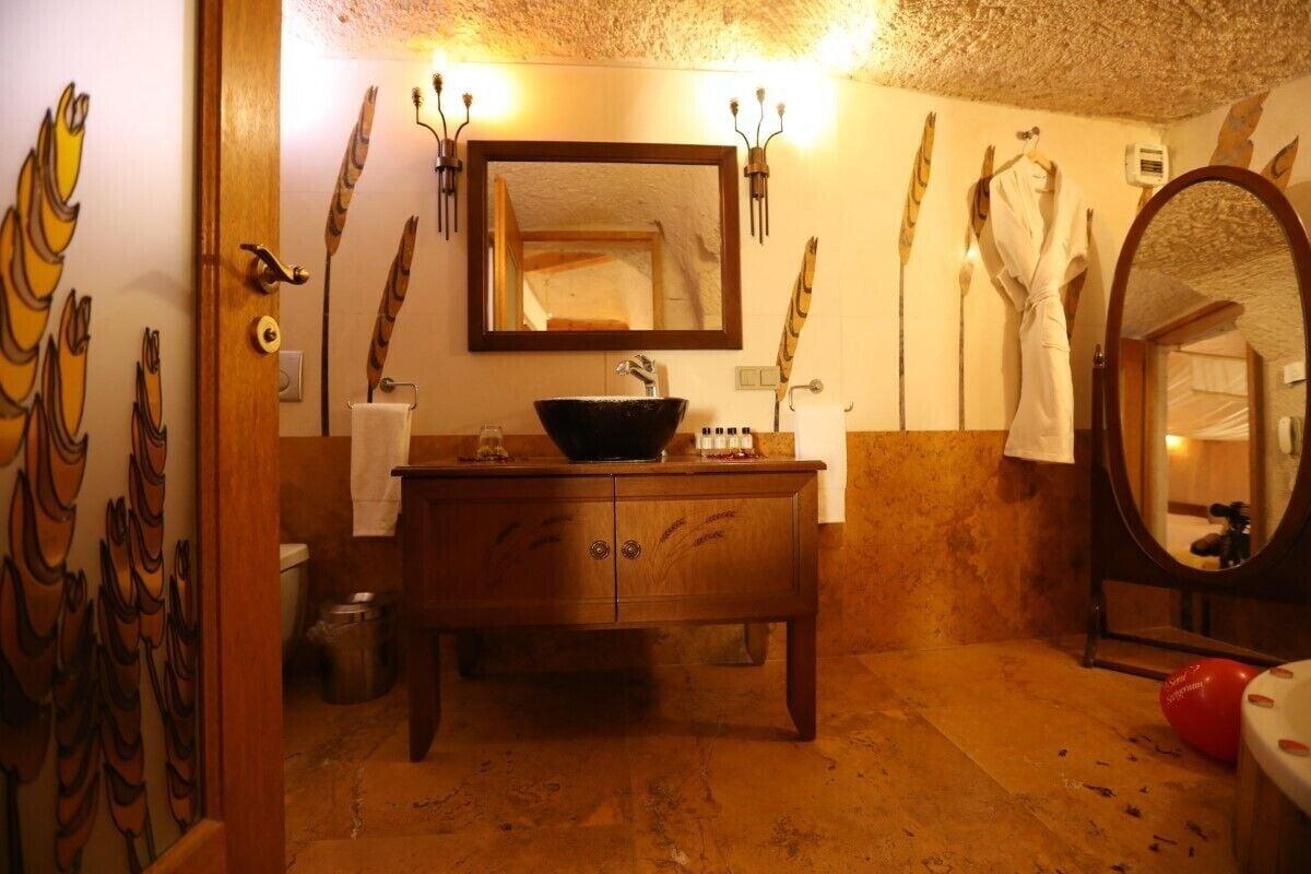 Anatelein Cave Hotel Ючхисар Екстериор снимка