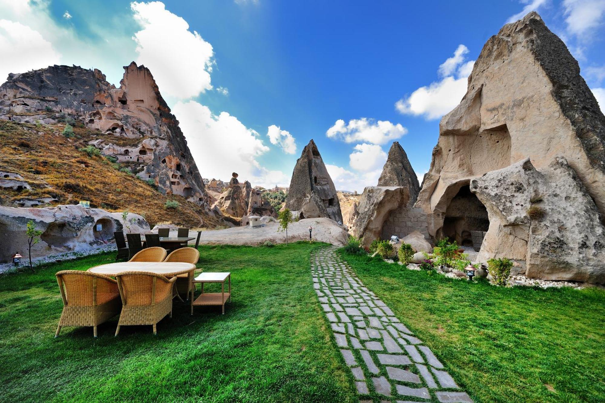 Anatelein Cave Hotel Ючхисар Екстериор снимка