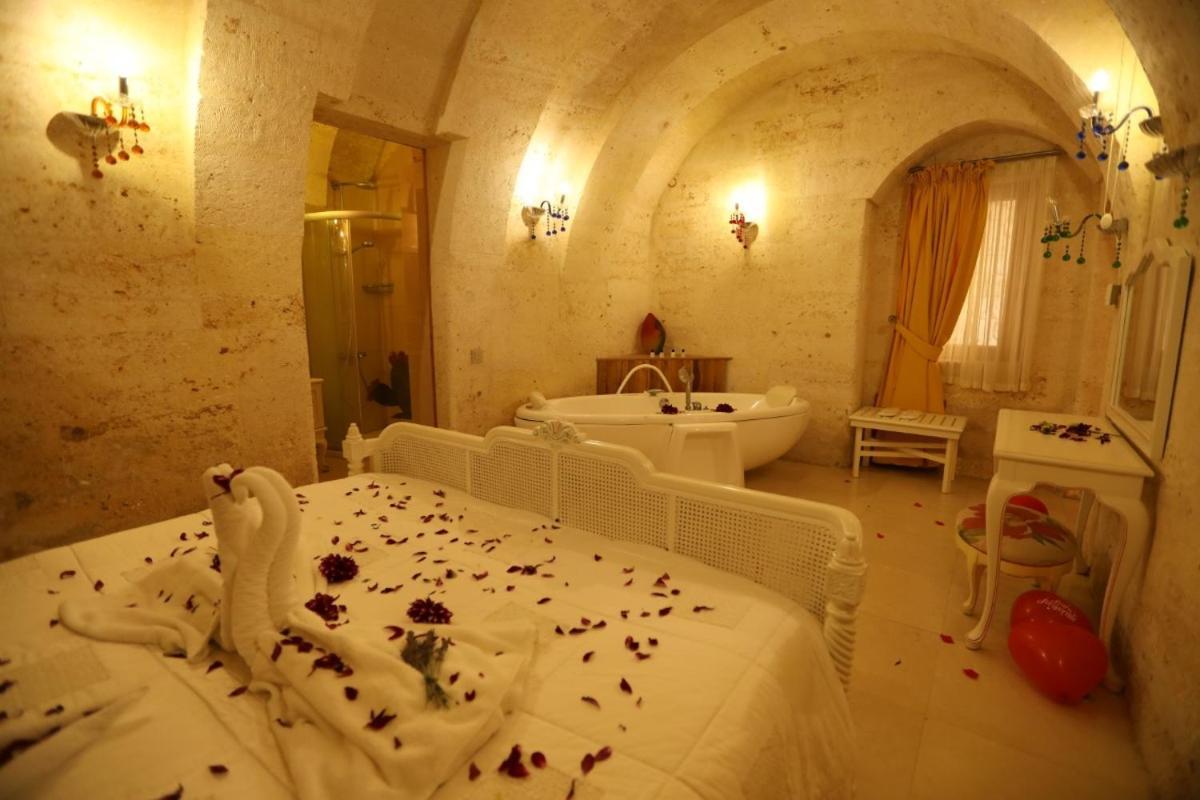 Anatelein Cave Hotel Ючхисар Стая снимка