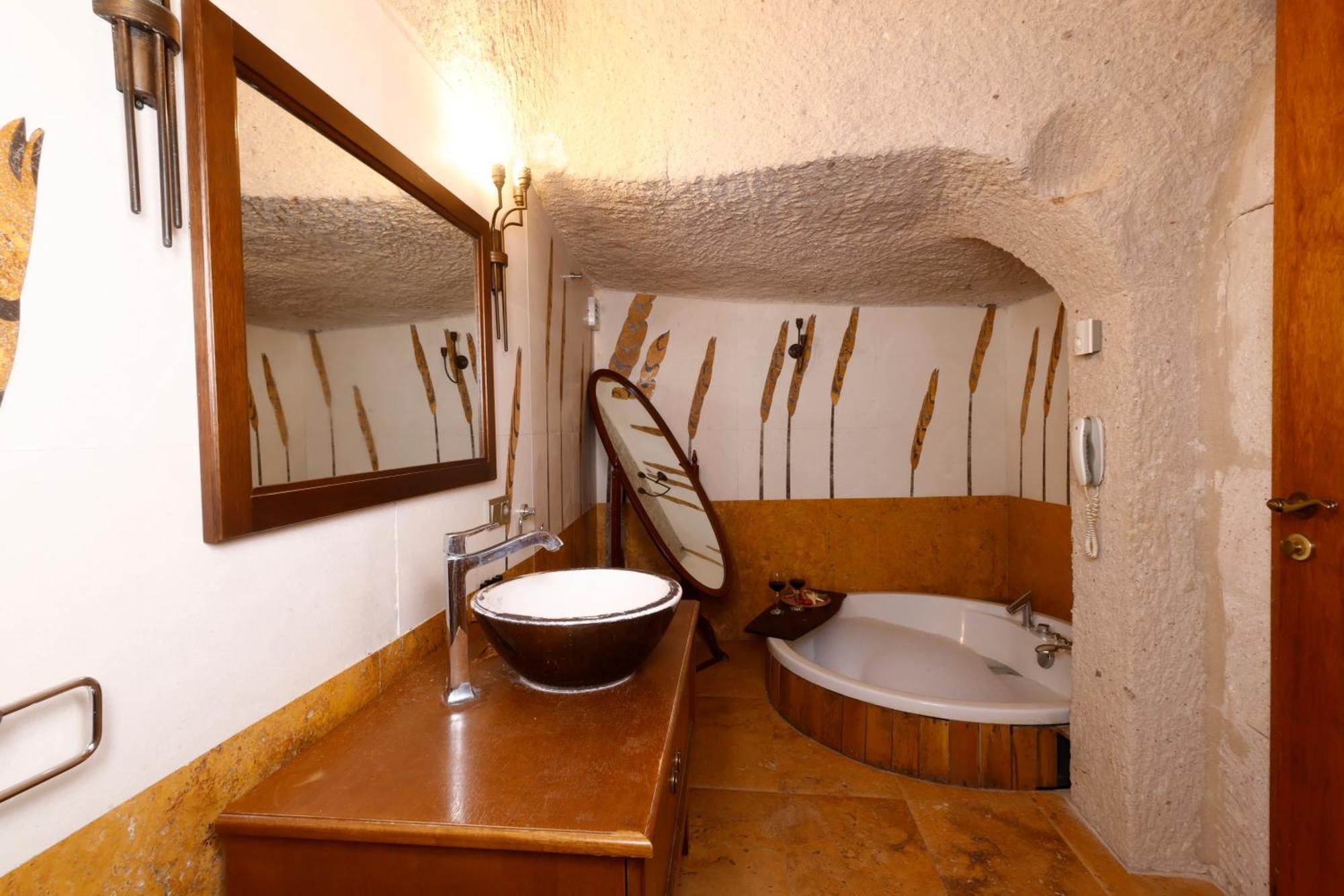 Anatelein Cave Hotel Ючхисар Екстериор снимка