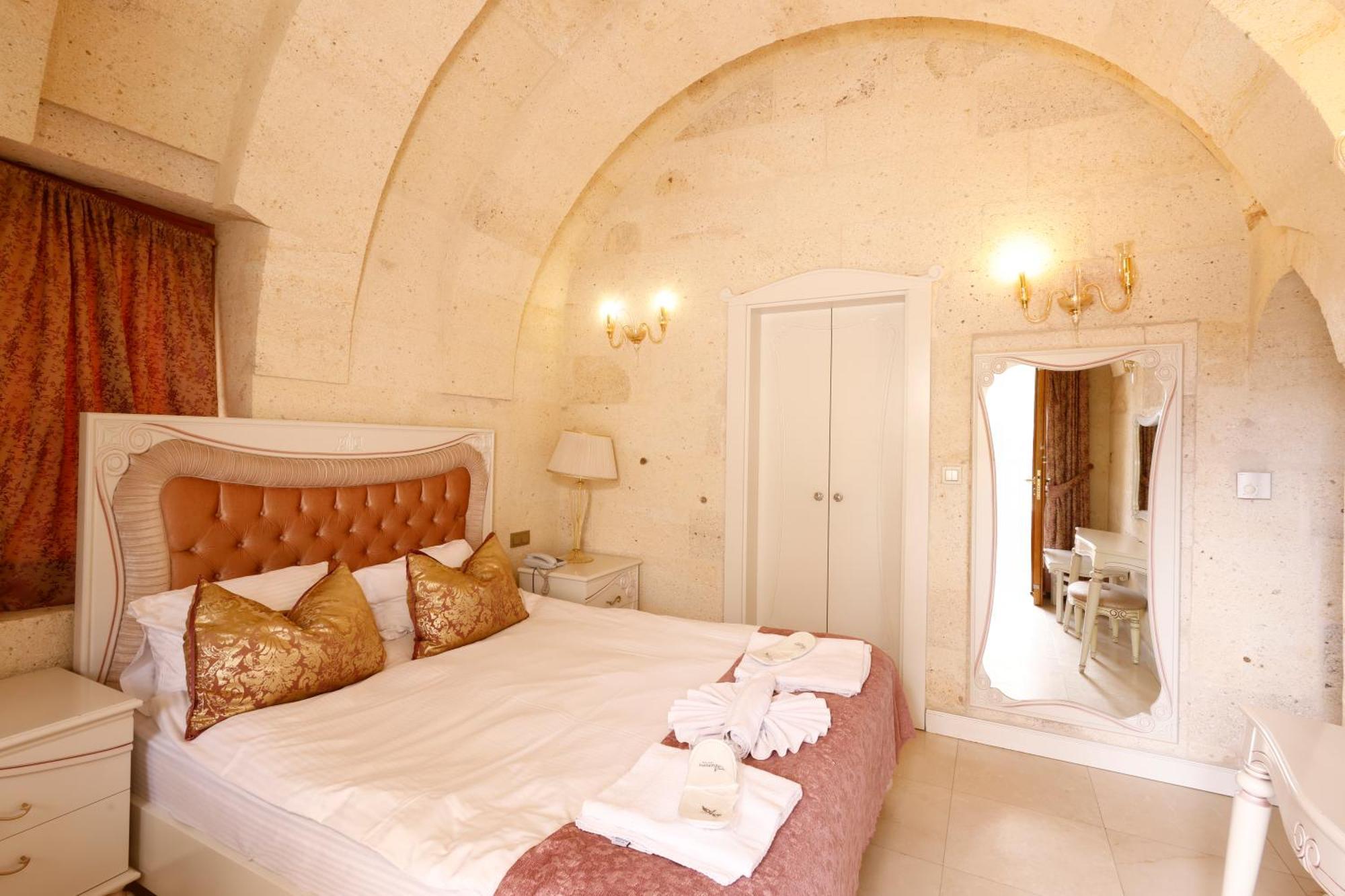 Anatelein Cave Hotel Ючхисар Екстериор снимка
