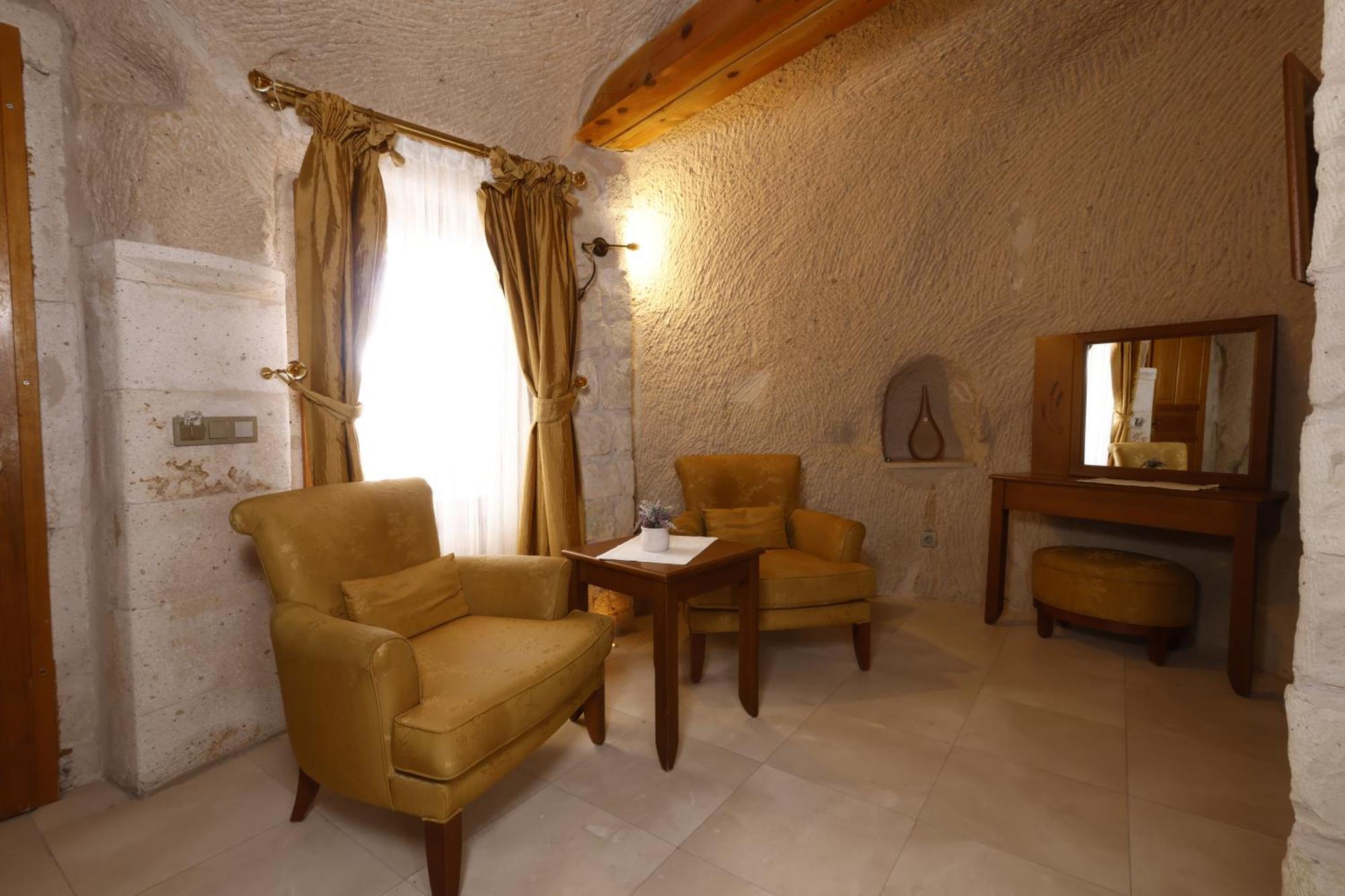 Anatelein Cave Hotel Ючхисар Екстериор снимка