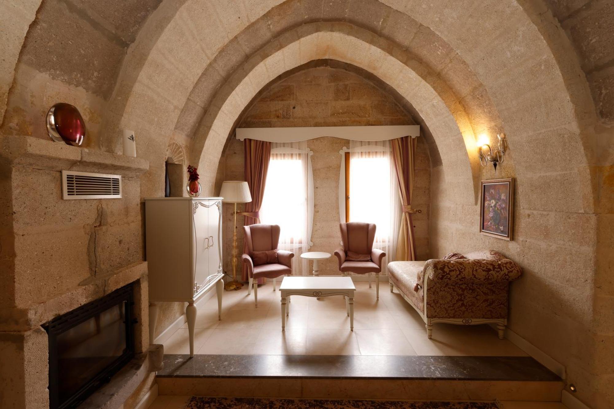 Anatelein Cave Hotel Ючхисар Екстериор снимка