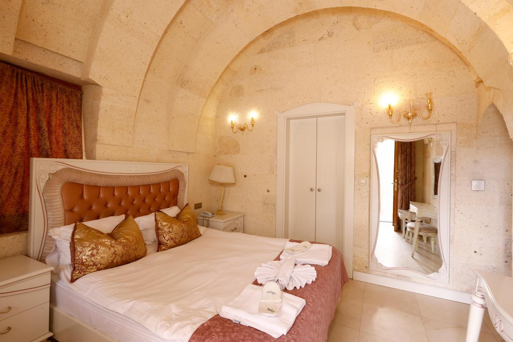 Anatelein Cave Hotel Ючхисар Екстериор снимка