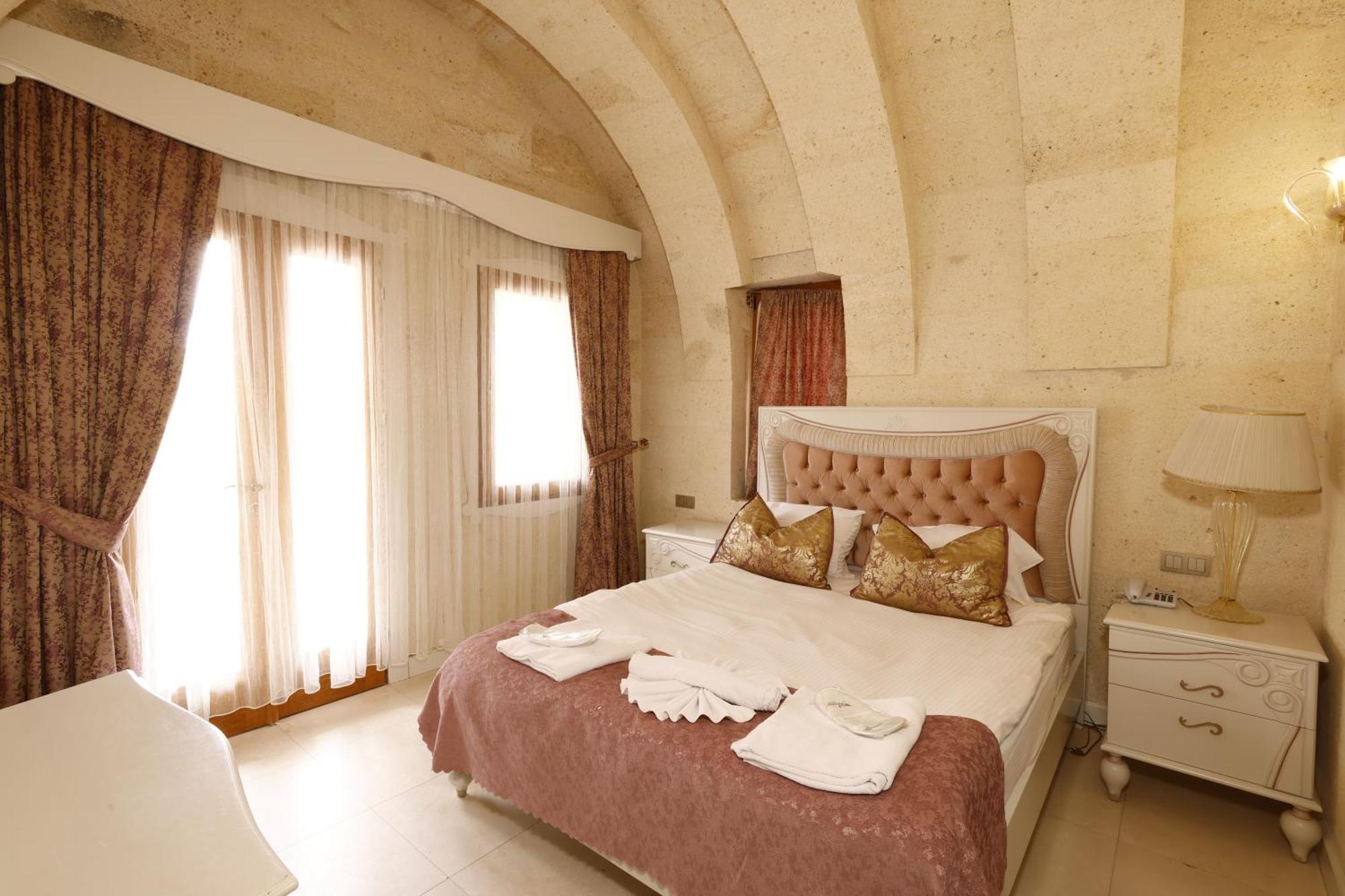 Anatelein Cave Hotel Ючхисар Екстериор снимка