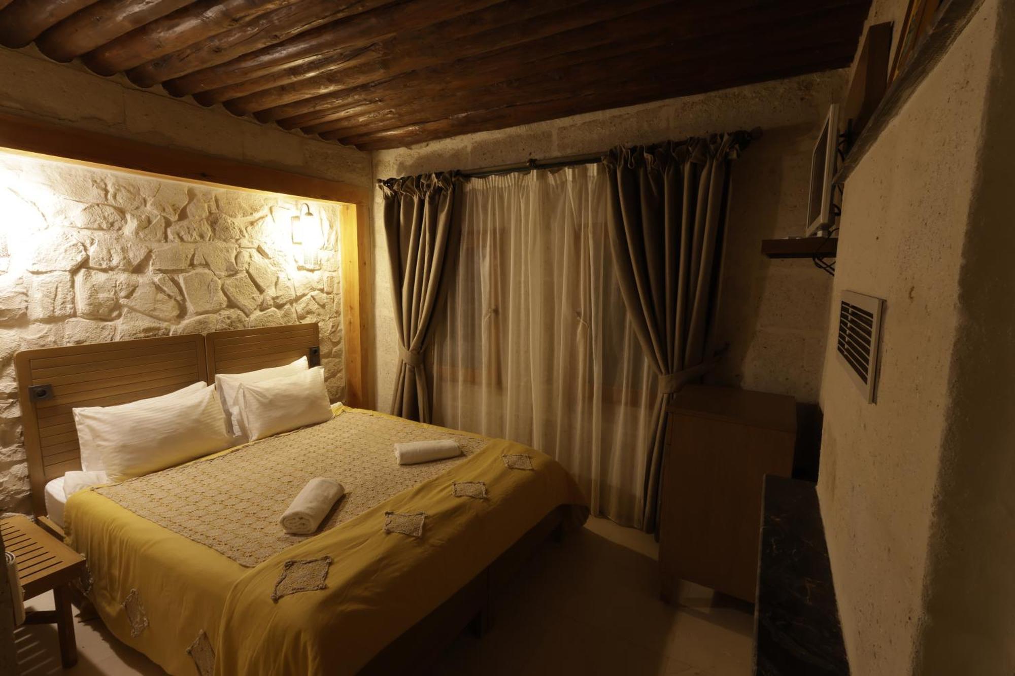 Anatelein Cave Hotel Ючхисар Екстериор снимка