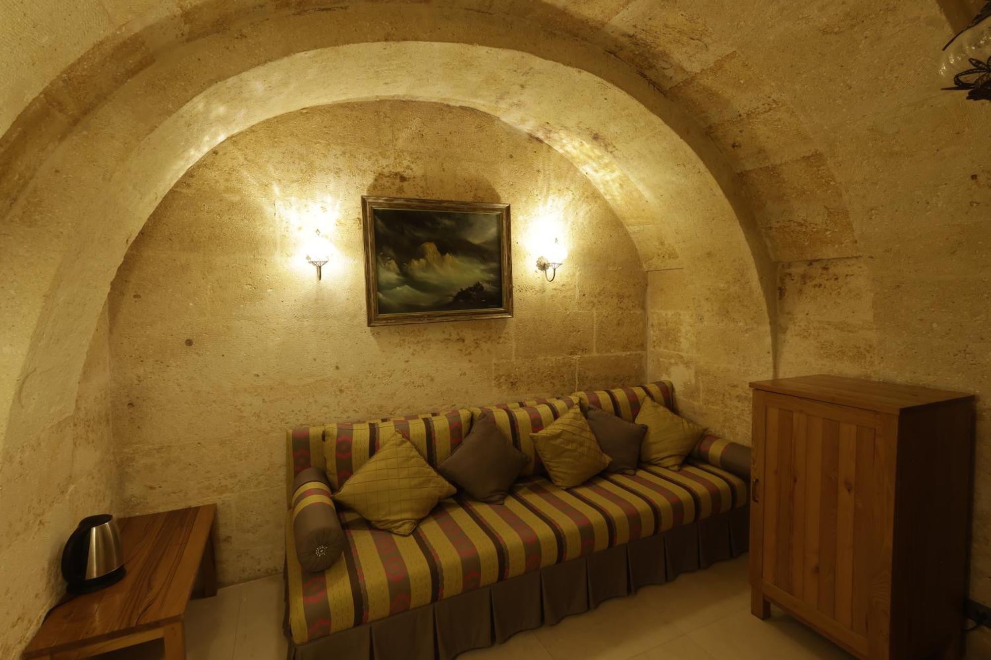 Anatelein Cave Hotel Ючхисар Екстериор снимка