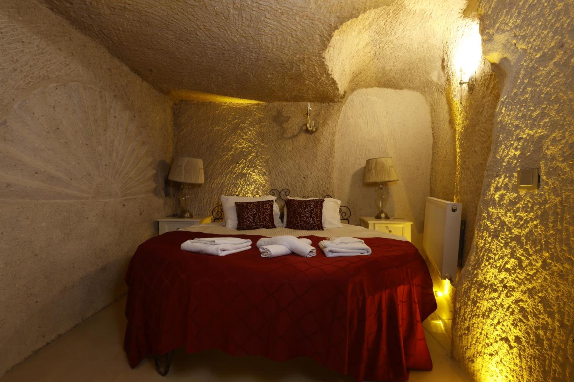 Anatelein Cave Hotel Ючхисар Екстериор снимка