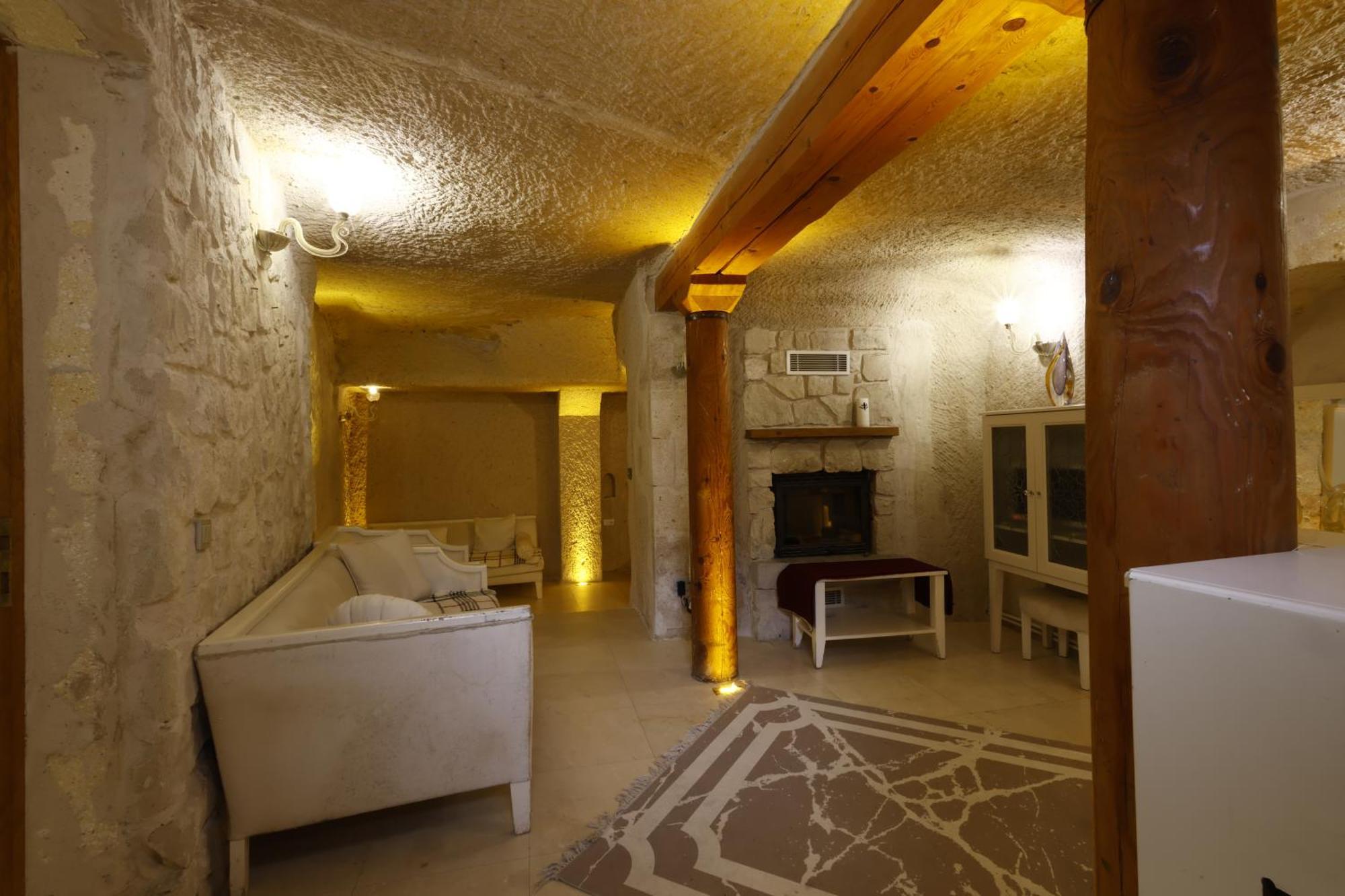 Anatelein Cave Hotel Ючхисар Екстериор снимка