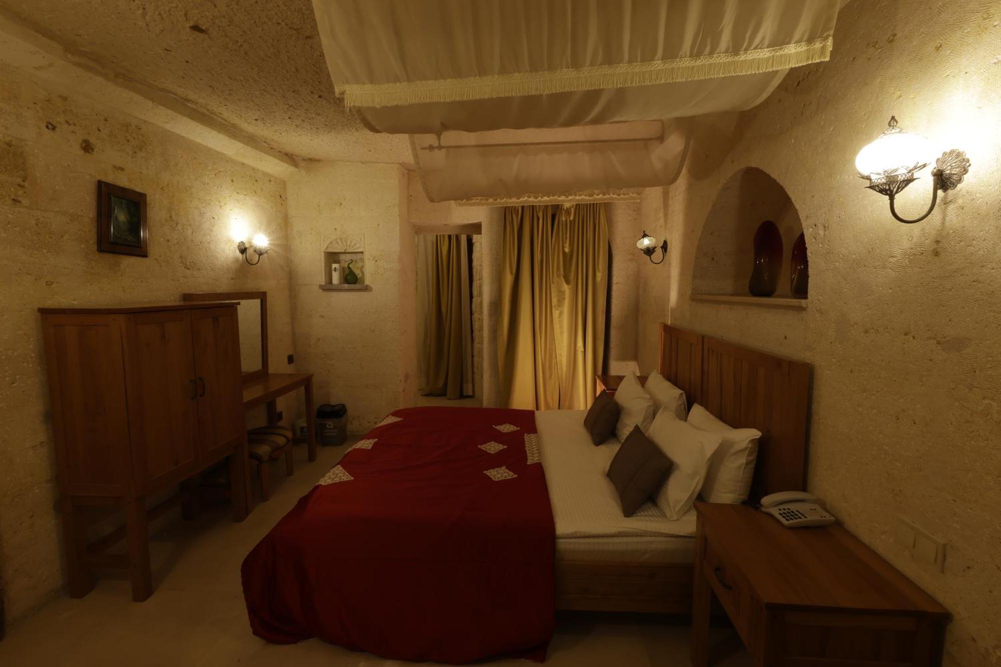 Anatelein Cave Hotel Ючхисар Екстериор снимка