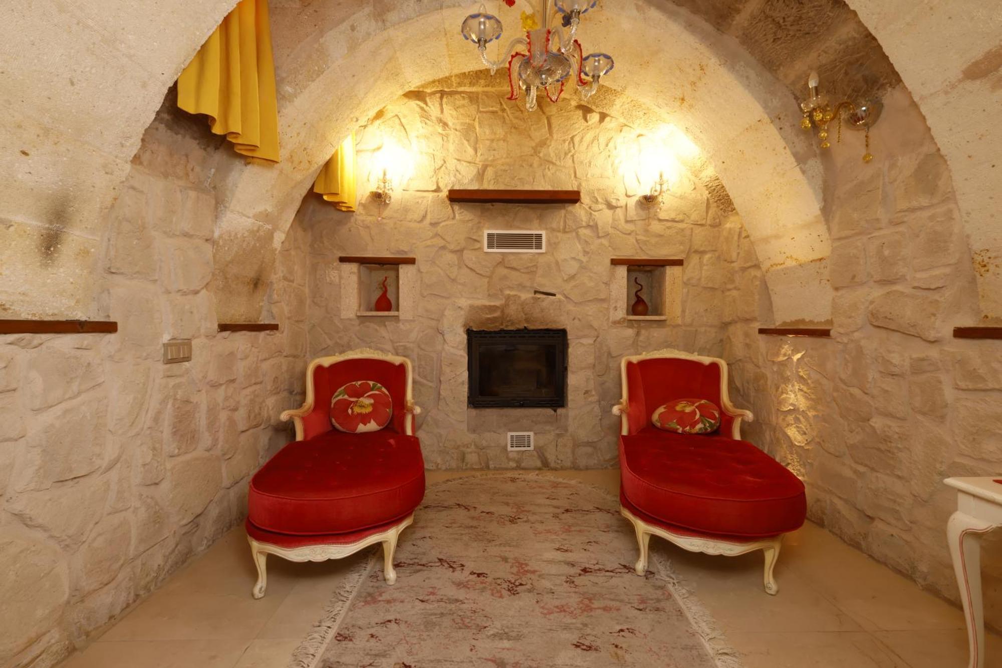 Anatelein Cave Hotel Ючхисар Екстериор снимка