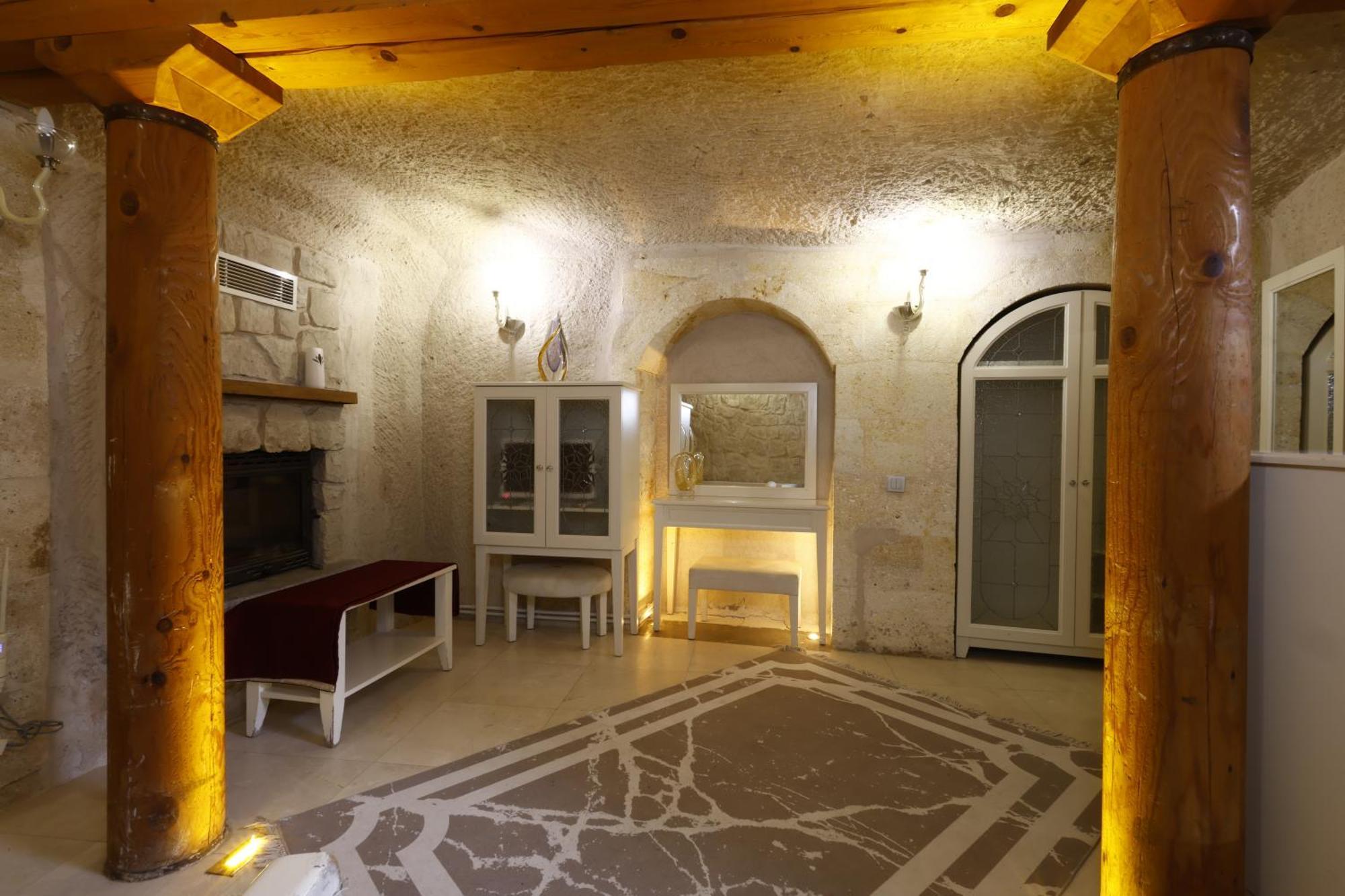 Anatelein Cave Hotel Ючхисар Екстериор снимка